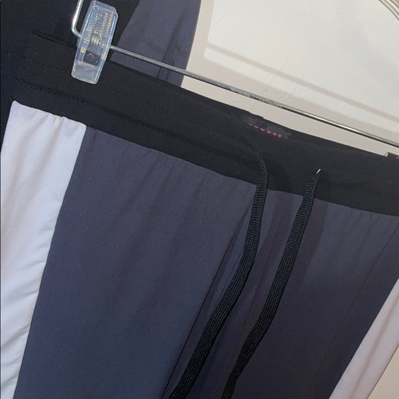 NEW-Black,White&Grey 2-Piece Sweatsuit Outfit! - Picture 10 of 14